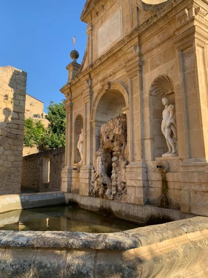 Casa Vacanza Helios Leonforte Exteriér fotografie
